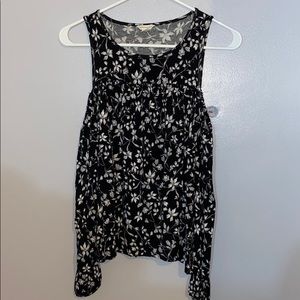 Black/white floral longsleeve cold shoulder shirt